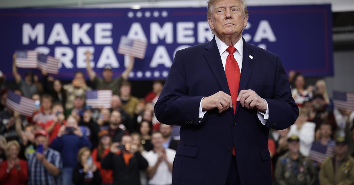 Trump warns Arizona voters against putting Democrats back in power ...