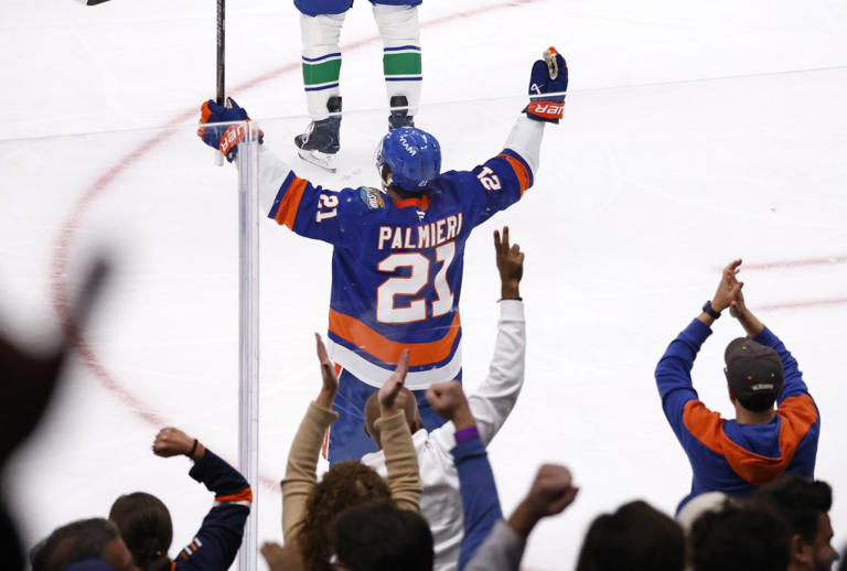 Islanders teammates happy to see Kyle Palmieri bust out: 'awesome'