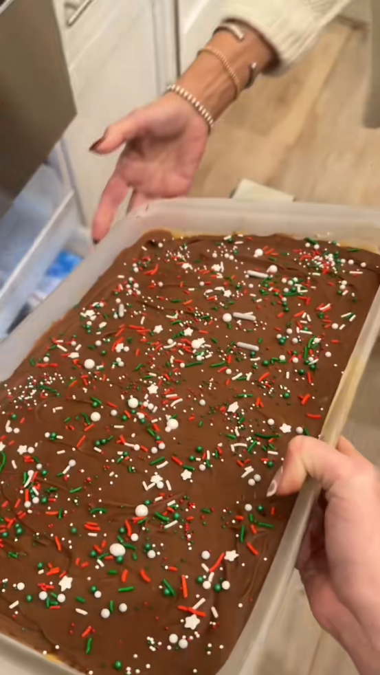 World's easiest two-ingredient fudge recipe to try