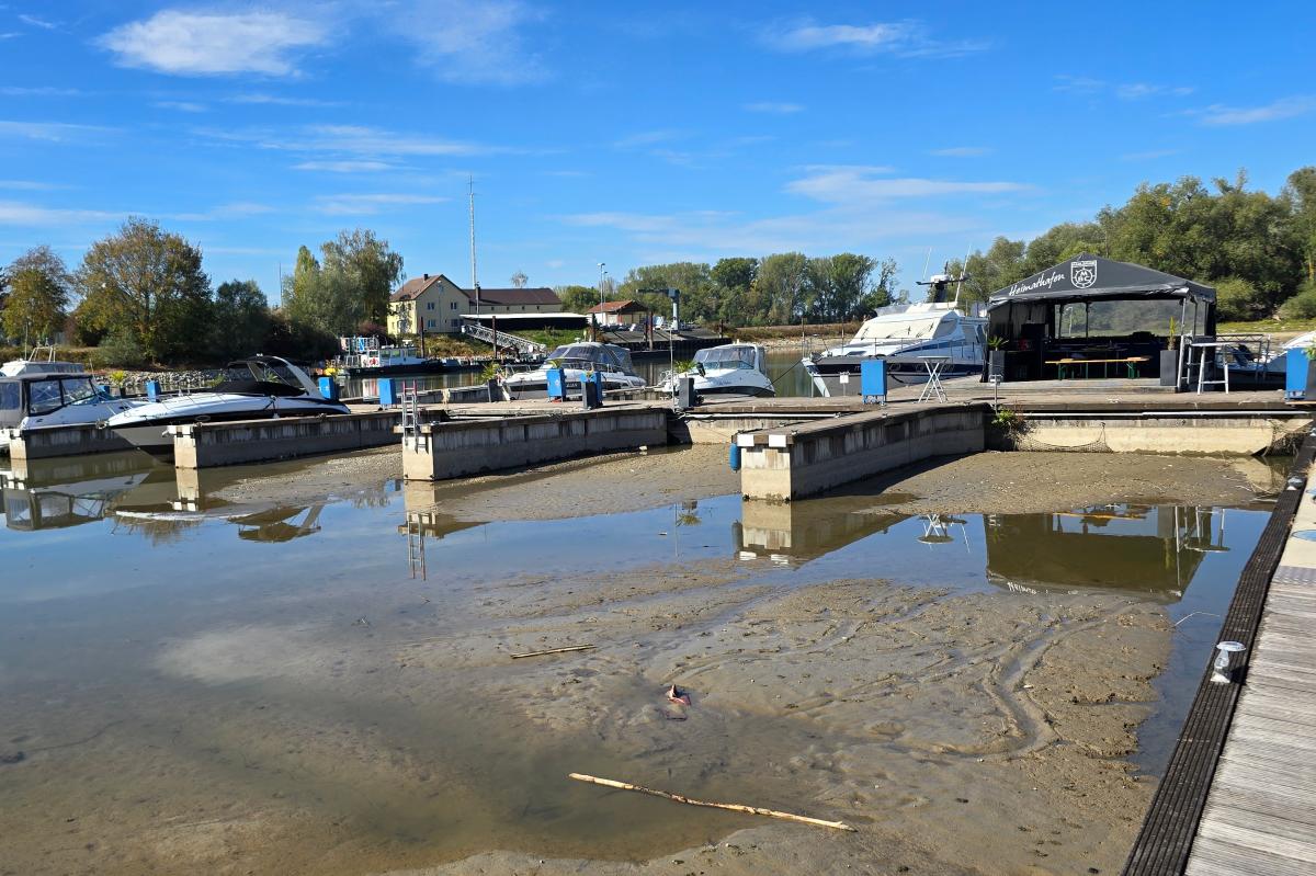 Zwischen Schlamm und Stille - wenn 140 Boote wegen Niedrigwasser ...