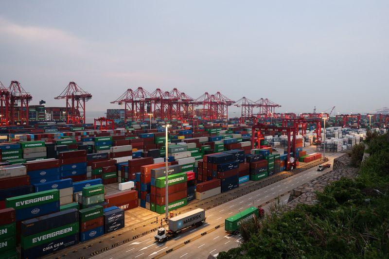 中国の9月の輸出、36.3%増と予想を大きく上回る 貿易黒字は1兆ドルに迫る