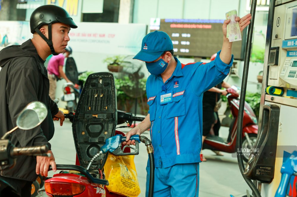 Giá xăng dầu bán lẻ hôm nay 13.10