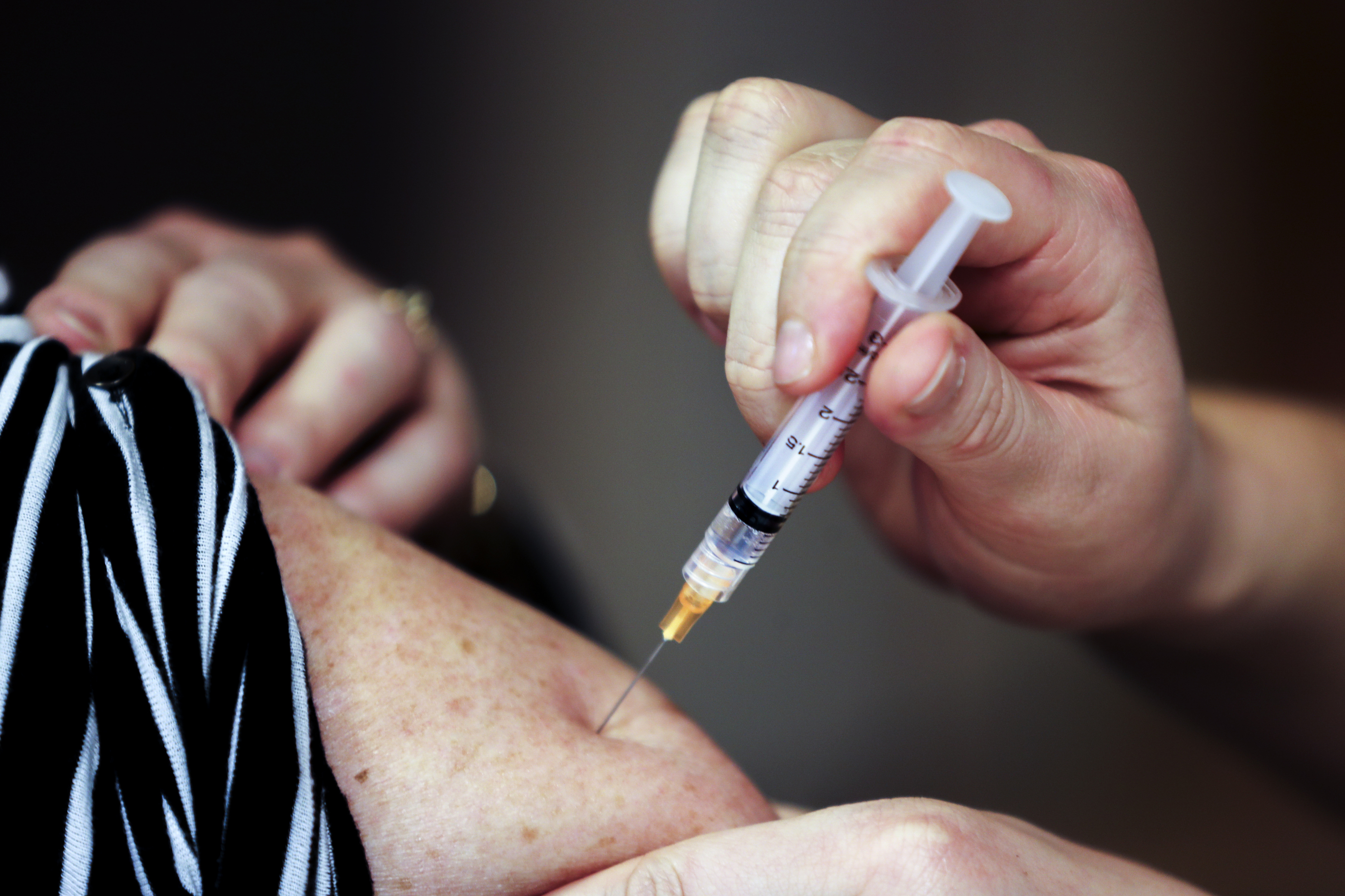 Quebec opens vaccine bookings as flu threatens to hit early