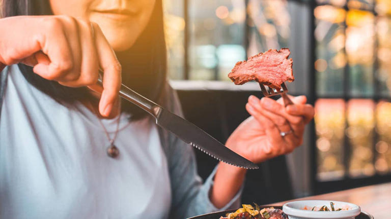 As locations close, Outback Steakhouse tries to fix a menu problem