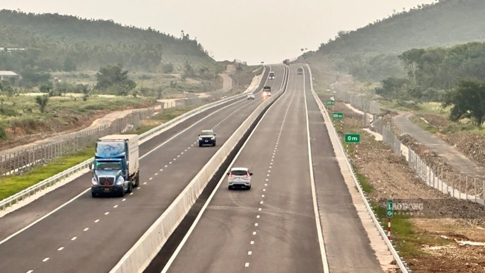 Chi tiết quy định về tốc độ, khoảng cách an toàn trên cao tốc Phan Thiết - Dầu Giây