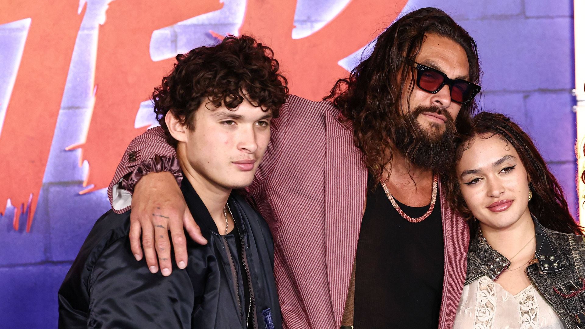 Red-Carpet-Moment: Jason Momoa zeigt sich mit seinen Kindern