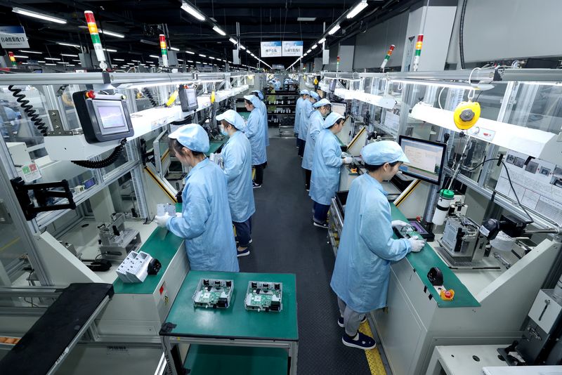 中国の生産者物価、9月は5%上昇 4年あまりで最も高い伸び 消費者物価は予想に届かず