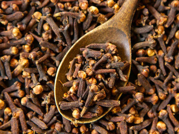 5 benefits of clove water nobody talks about