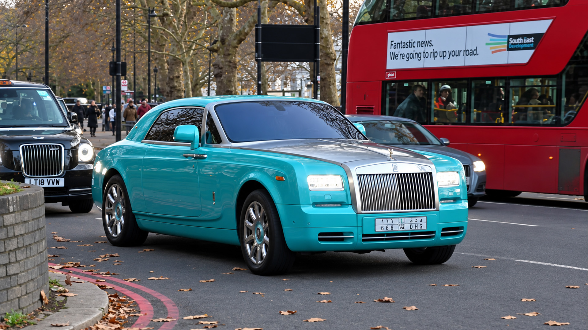 A $400,000 Rolls-Royce Phantom brings two tone style to London