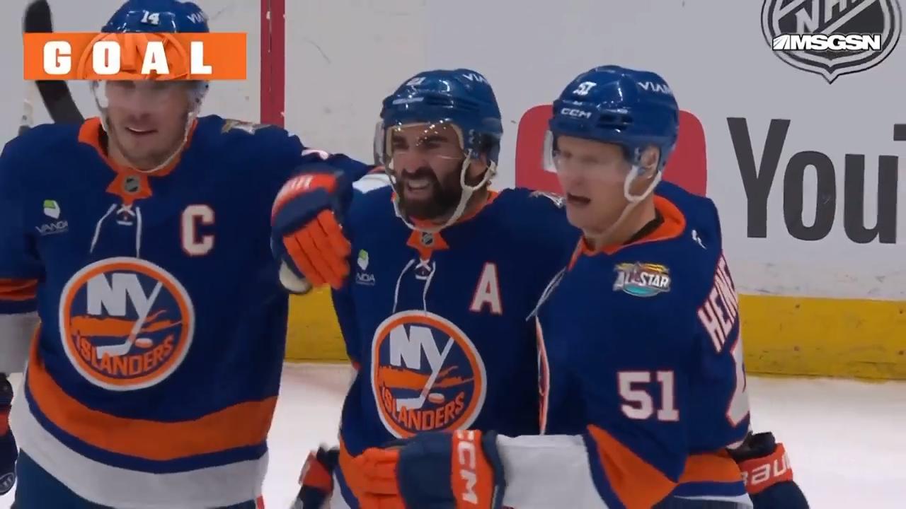 Kyle Palmieri scores twice as Islanders beat Canucks 3-2