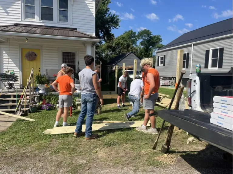 High schooler recruits his football team to build wheelchair ramp for ...