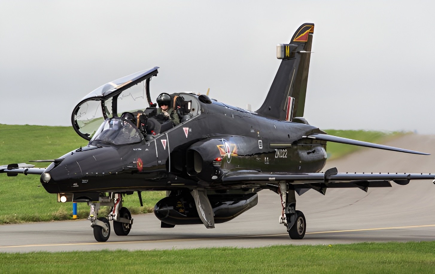 RAF clears 27 Hawk T2 trainers to resume fast-jet training