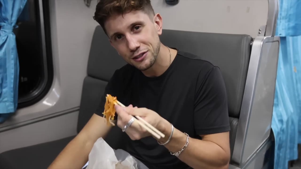 He paid around $25 for an overnight train in Thailand... here's what ...