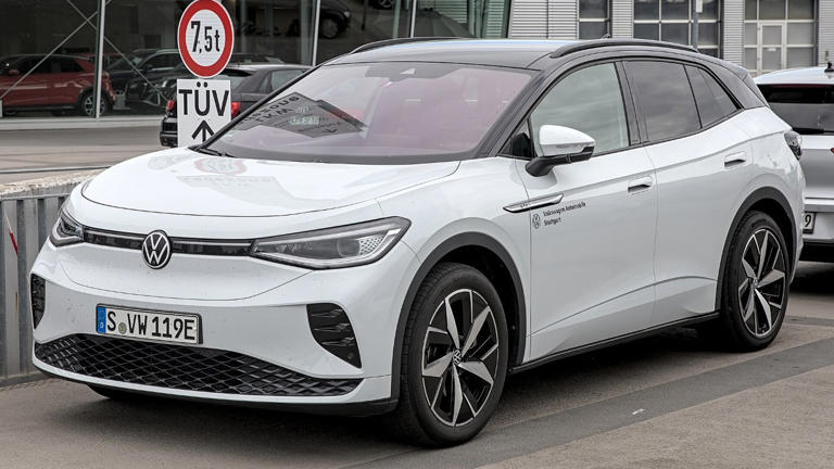 VW tells owners of 22,524 ID.4s to charge only to 80% until it fixes a ...
