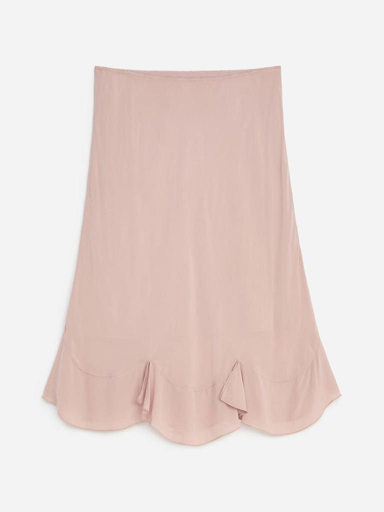 Victoria Beckham proves that beautiful ballet pink is autumn's most ...