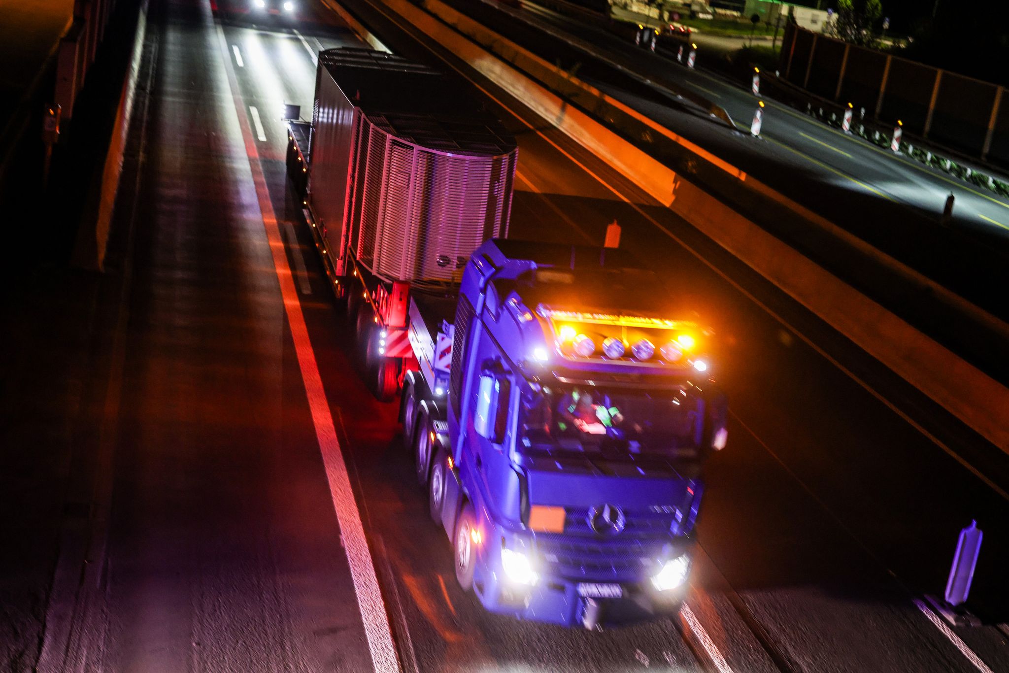 Anti-nuclear activists disrupt radioactive waste convoy in Germany