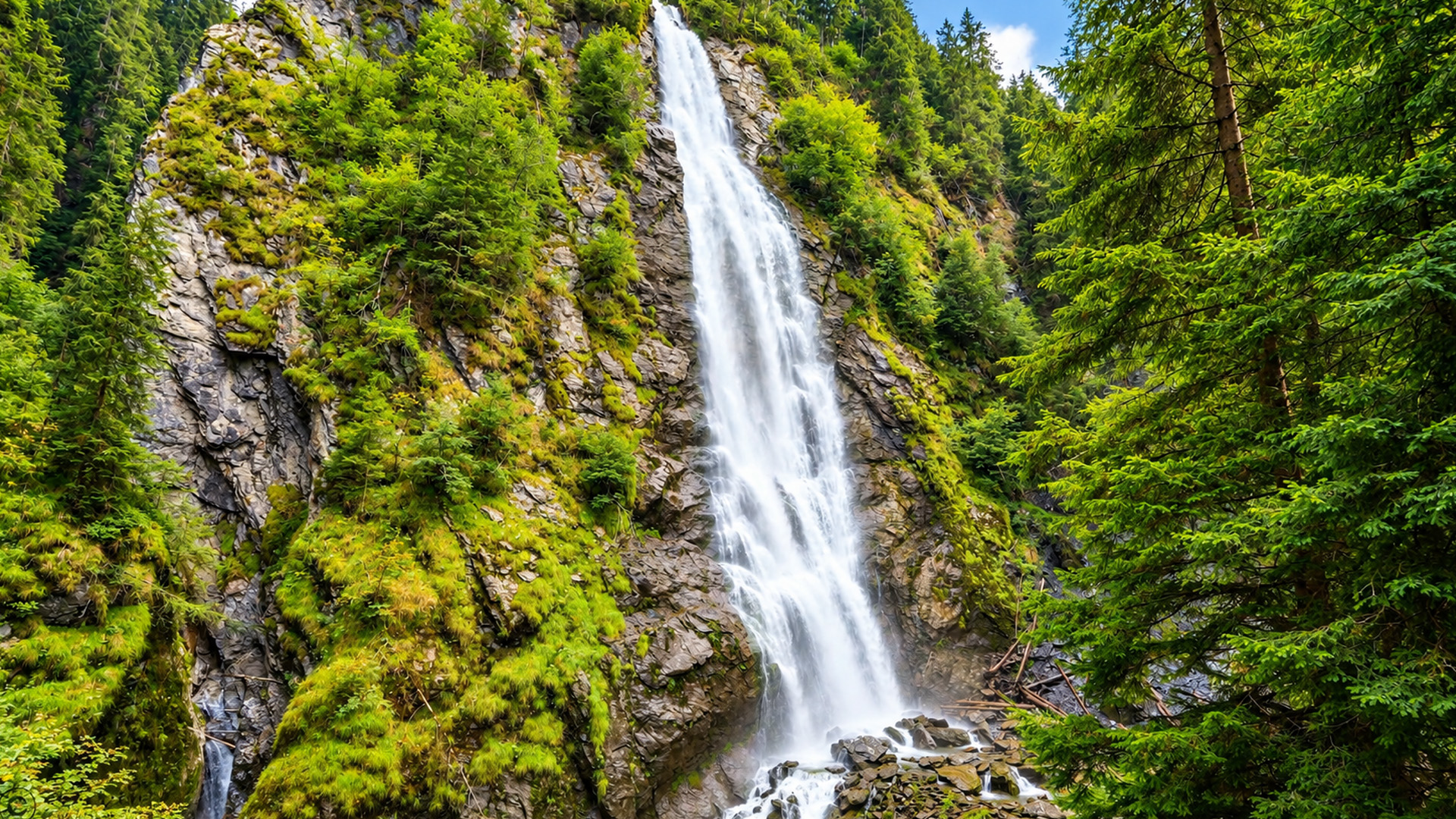 Passeggiata alle cascate di Kitzlochklamm in Austria tra le montagne di ...