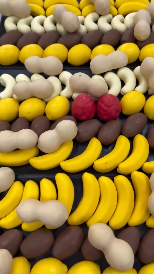 How simple fruits become impressive edible art creations