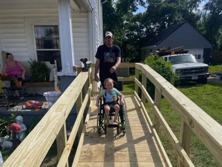 High schooler recruits his football team to build wheelchair ramp for ...