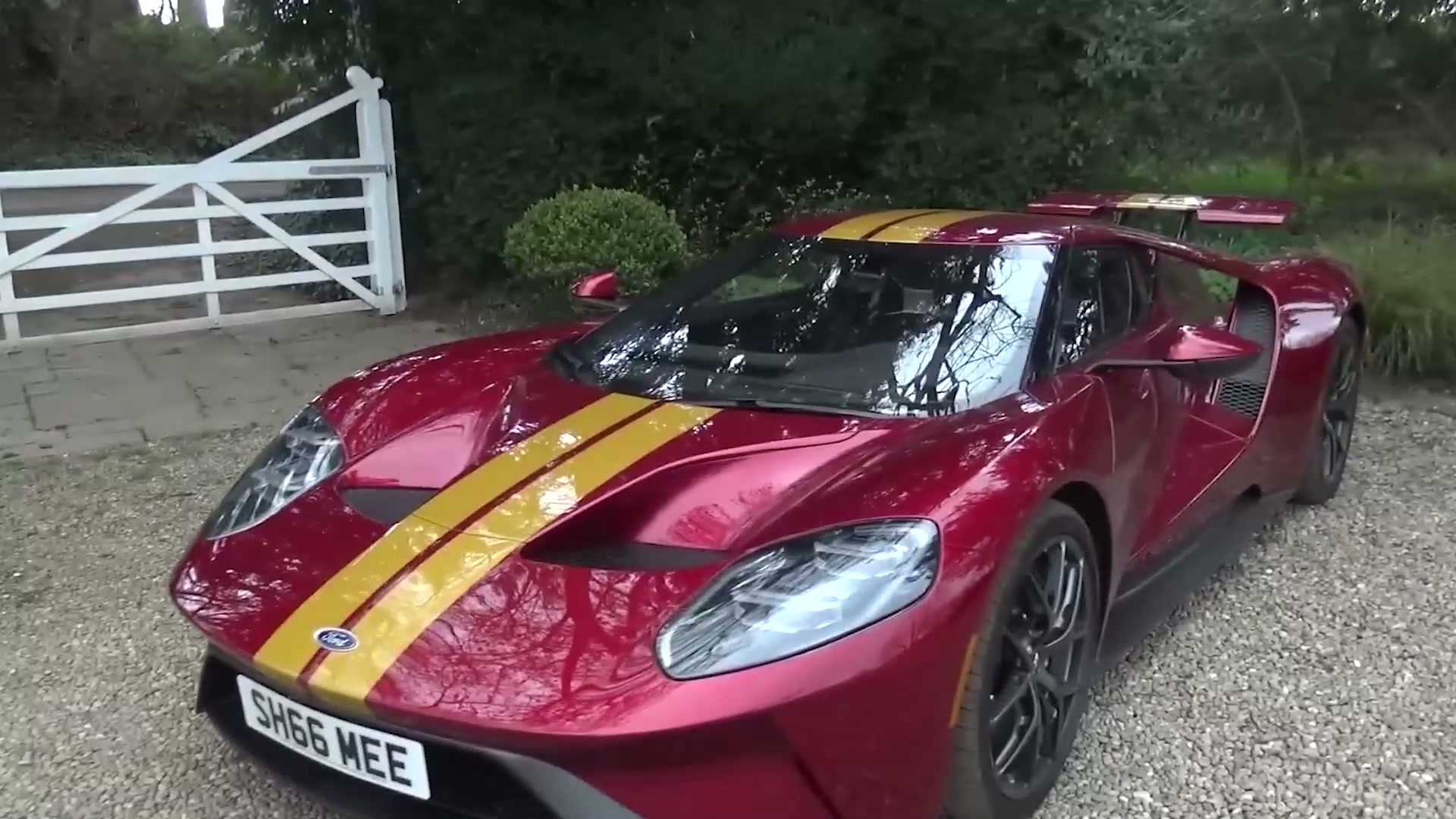 Ford GT shows its racing stripes and aerodynamic bodywork