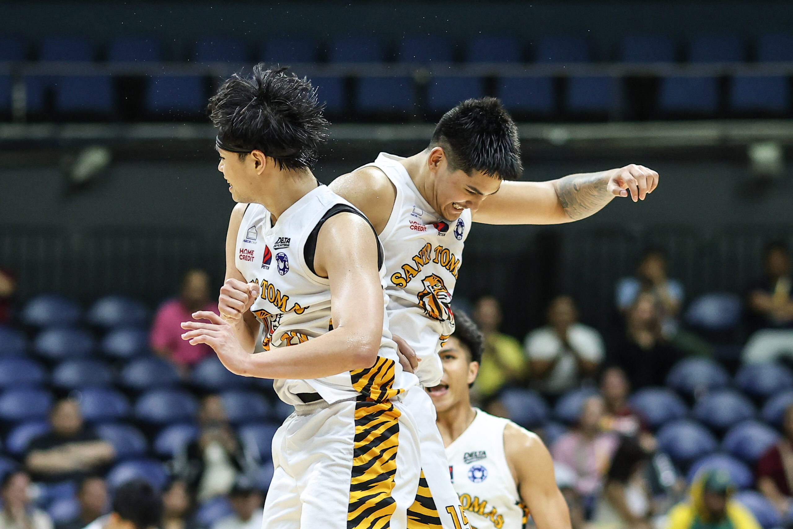 UAAP: UST cools off FEU with Dwyane Wade at courtside