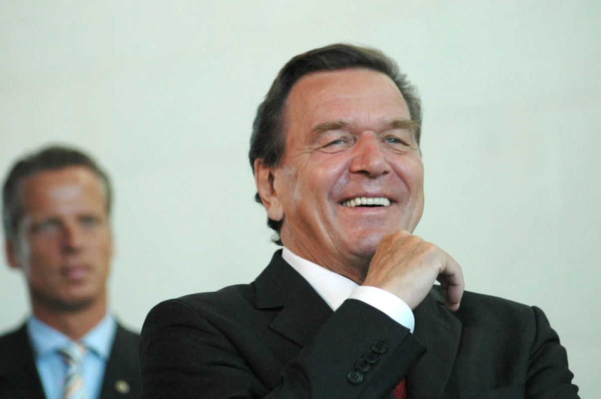 Disgraced German ally joins Putin in Moscow for private birthday ...