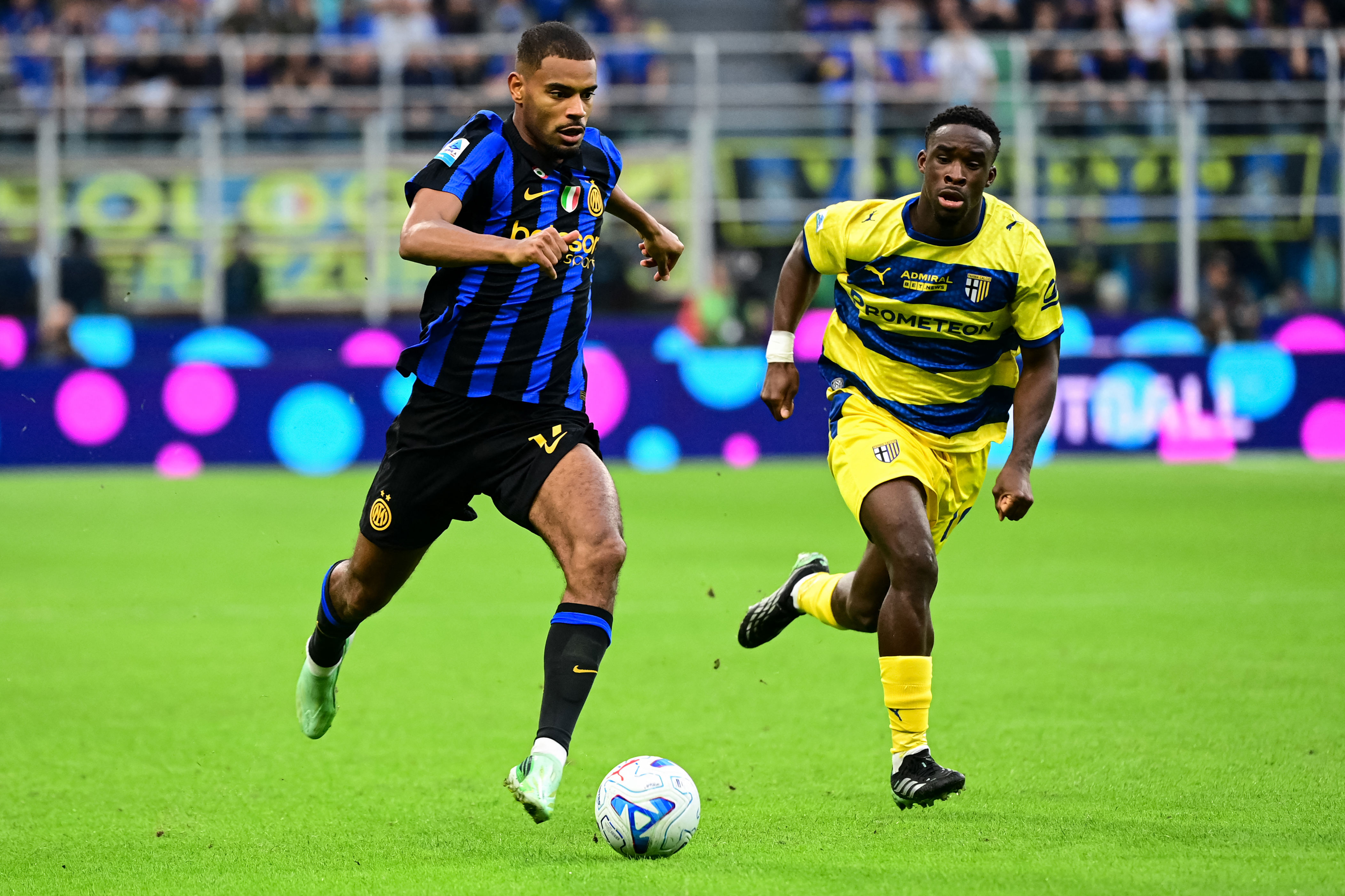 Transfer news live: Kvaratskhelia to Arsenal; Chelsea beat Man Utd
