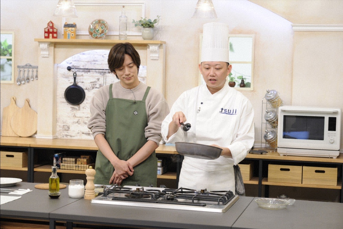 ＜DAIGO＞「完璧なきのこ料理！」と絶賛 「豚肉ときのこのバルサミコ風味」を作る 「DAIGOも台所」で