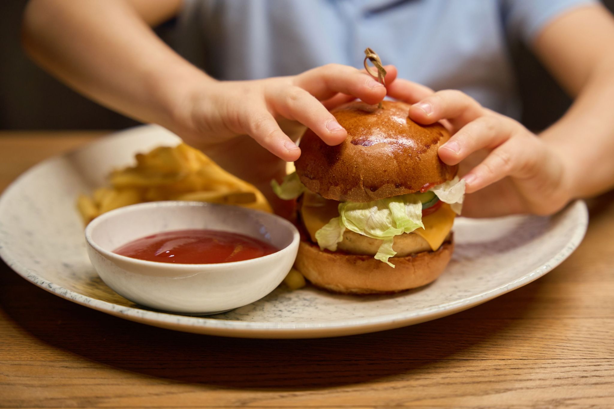 Mom takes son, 4, out for a cheeseburger—left mortified at what unfolds