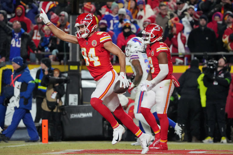 New practice squad signing could give Patrick Mahomes a veteran target ...