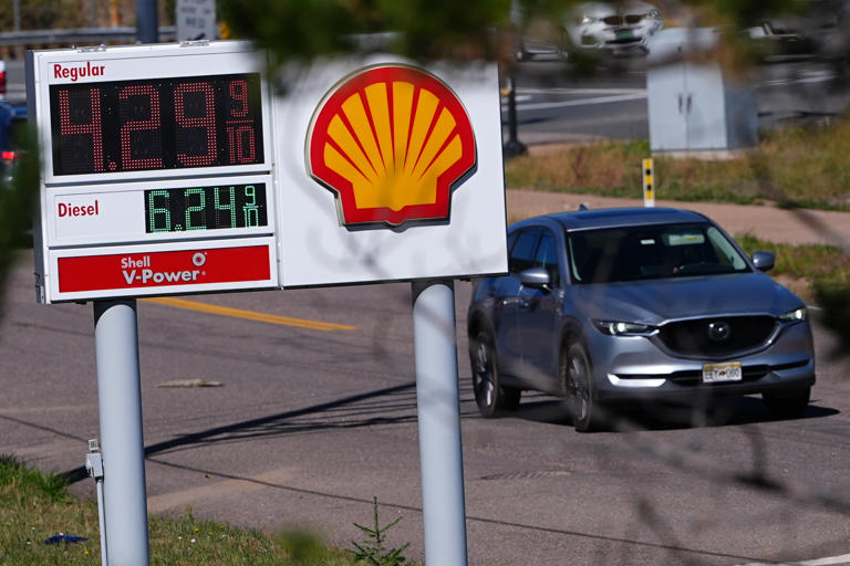 Hot inflation data adds to GOP midterm woes