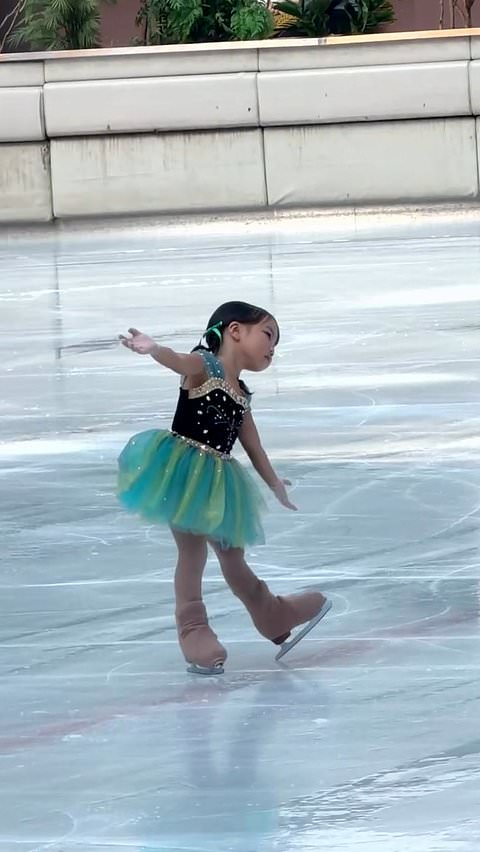 Four-year-old figure skater performs routine inspired by 'Frozen'