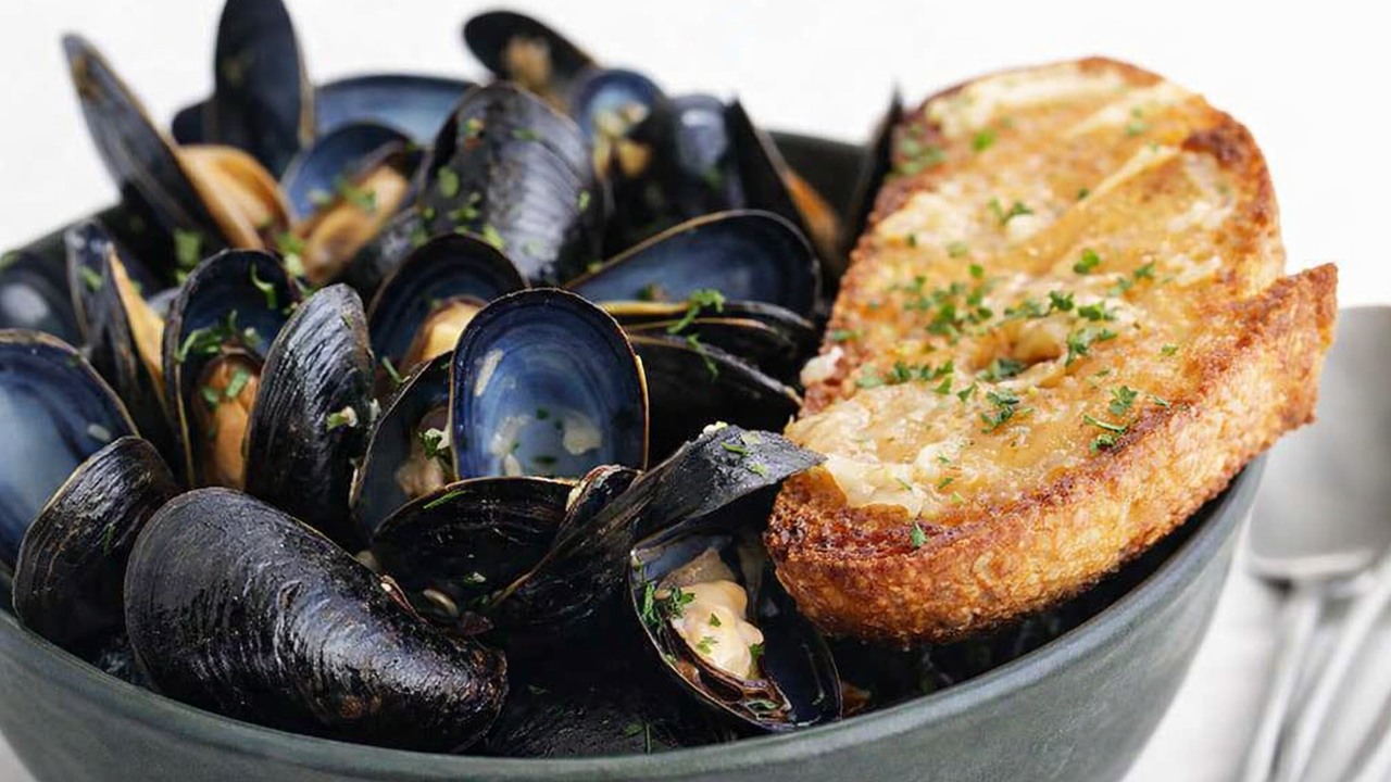 He used to make these mussels in a restaurant... now he's sharing the ...