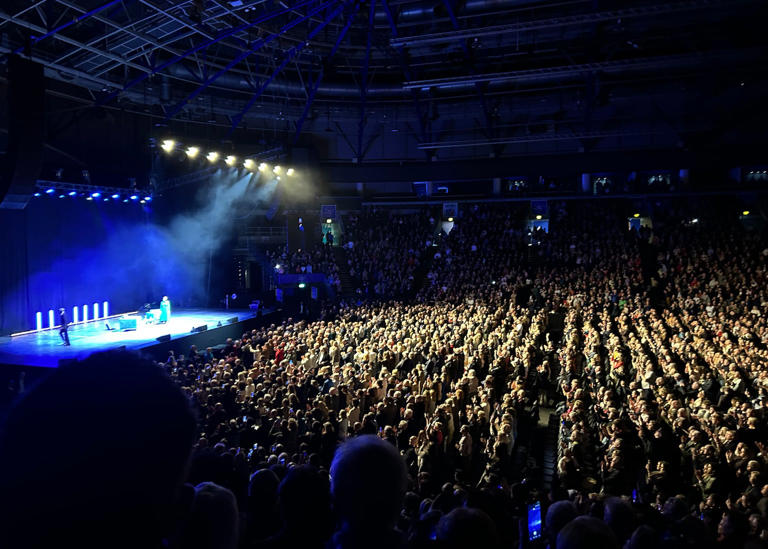 Review: President Obama plays it safe in Belfast but his message of ...