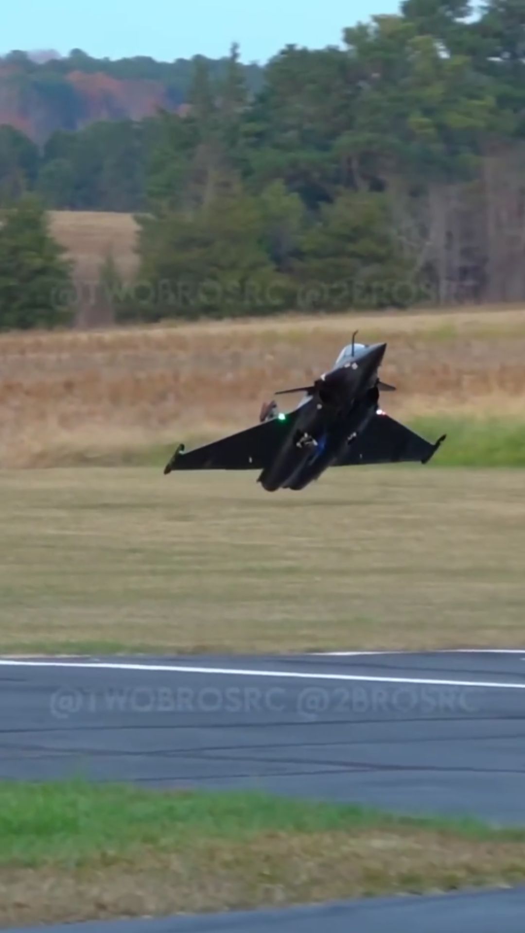 Razgriz Rafale RC jet performs a precision runway landing