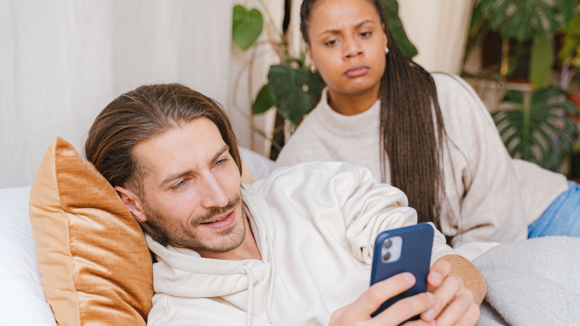 20 signs someone has already lost interest