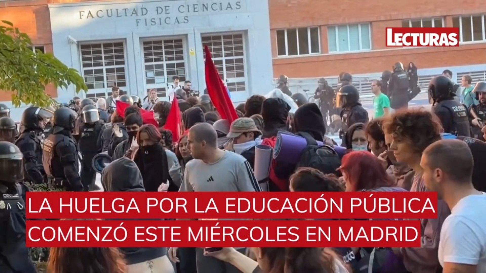 Enfrentamiento en Madrid entre policías y estudiantes por la huelga ...