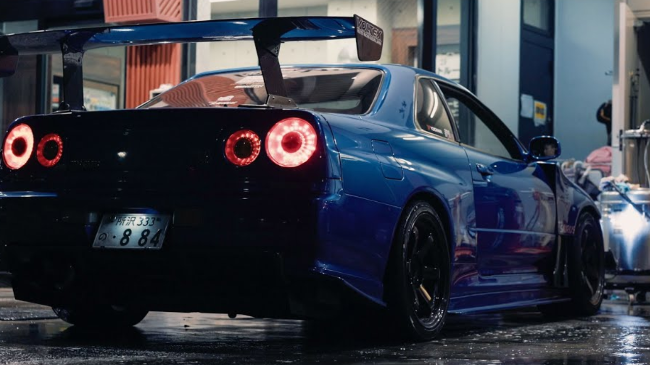 The legendary Nissan R34 GT-R roars in Tokyo