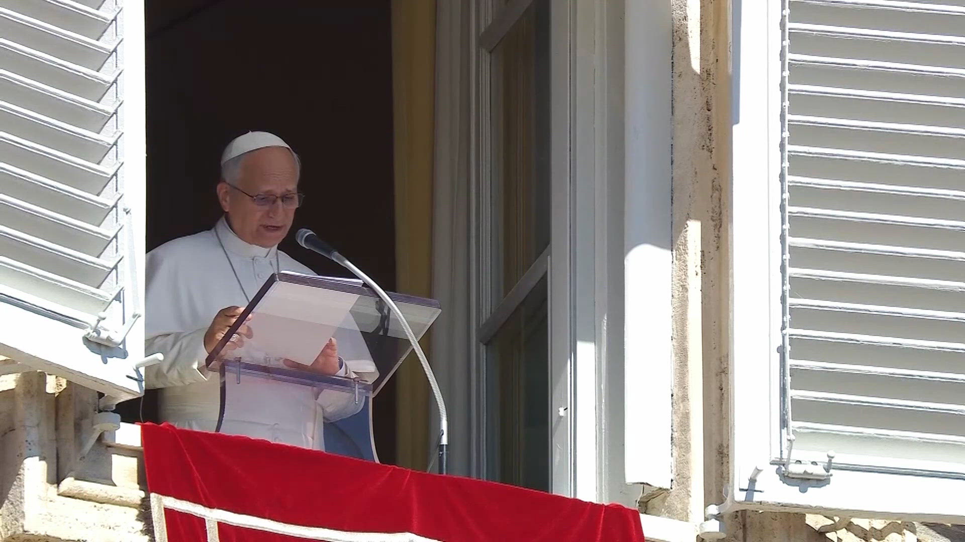 Pope Leo at Rome hospital as he recovers from surgery to remove lung ...