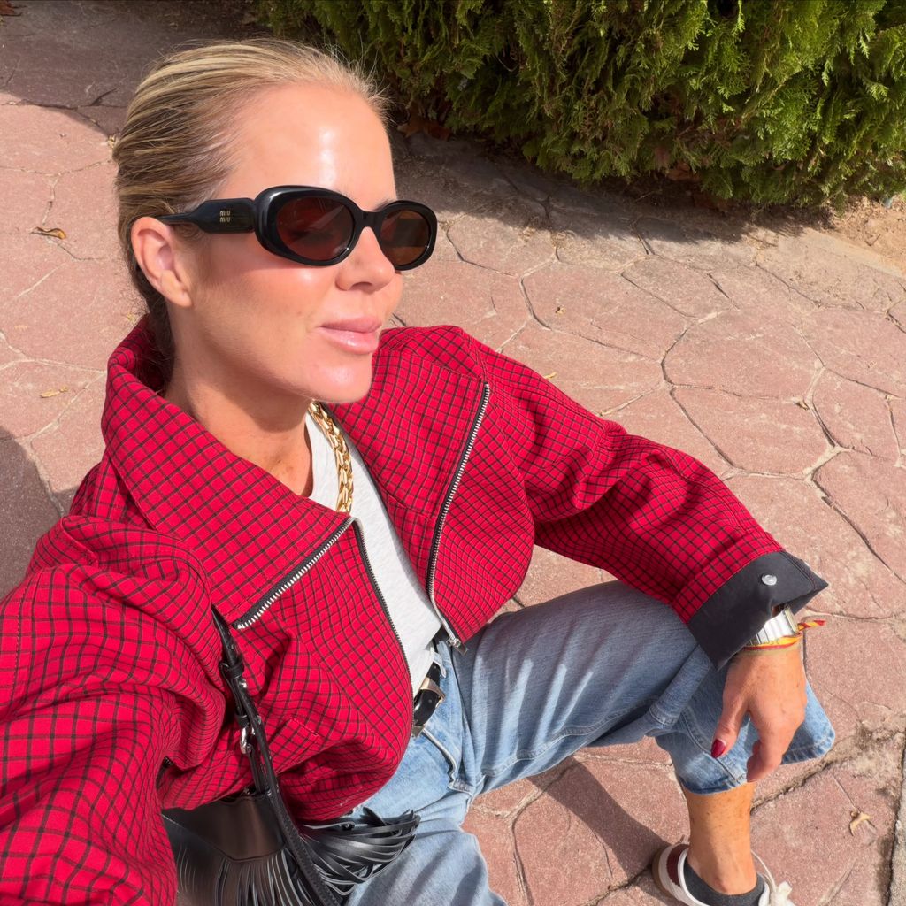 Zara lanza una cazadora bomber de cuadros y Amelia Bono la estrena en ...