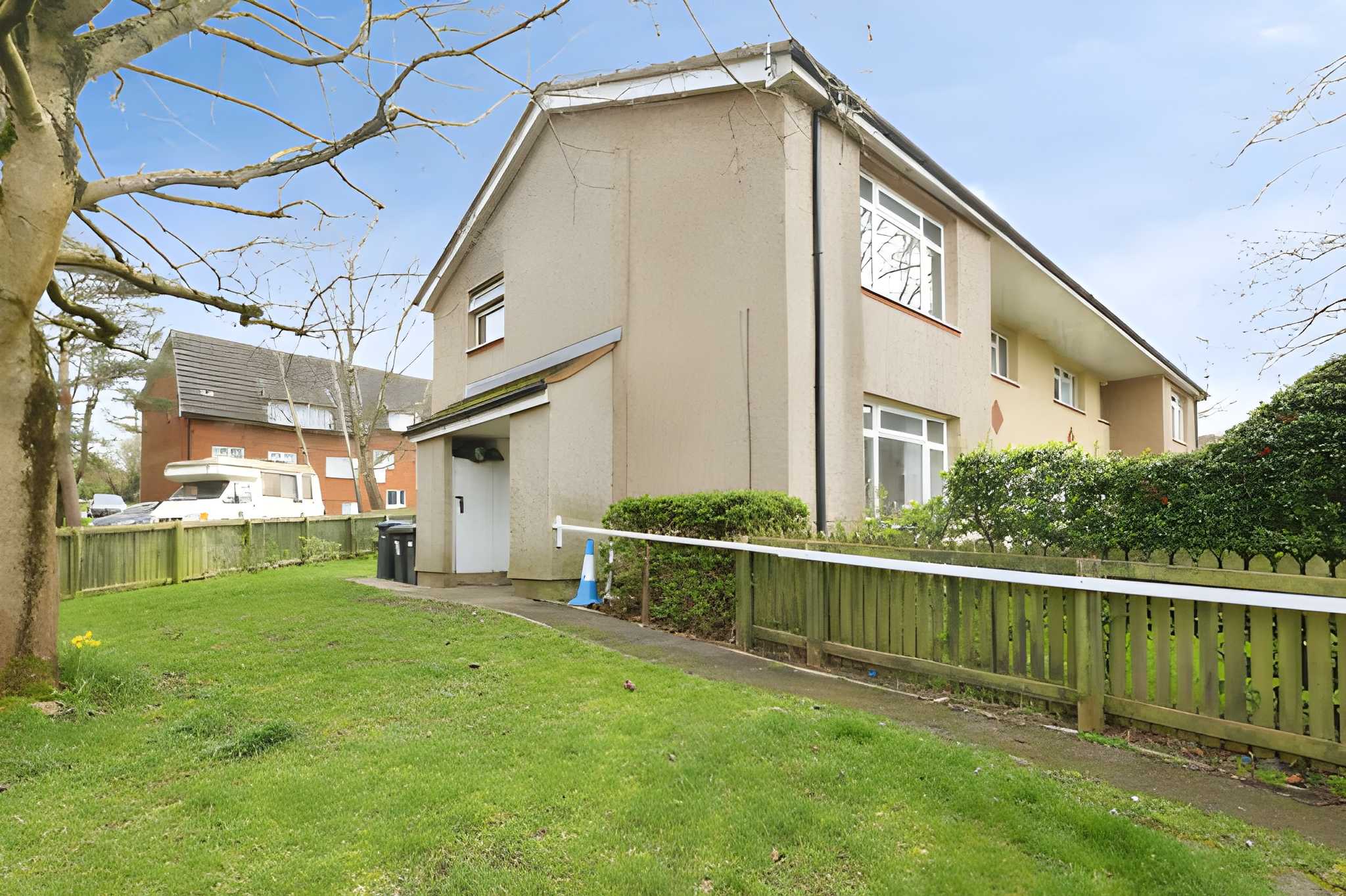 Two-bedroom Harrogate maisonette with private entrance and garden for £ ...