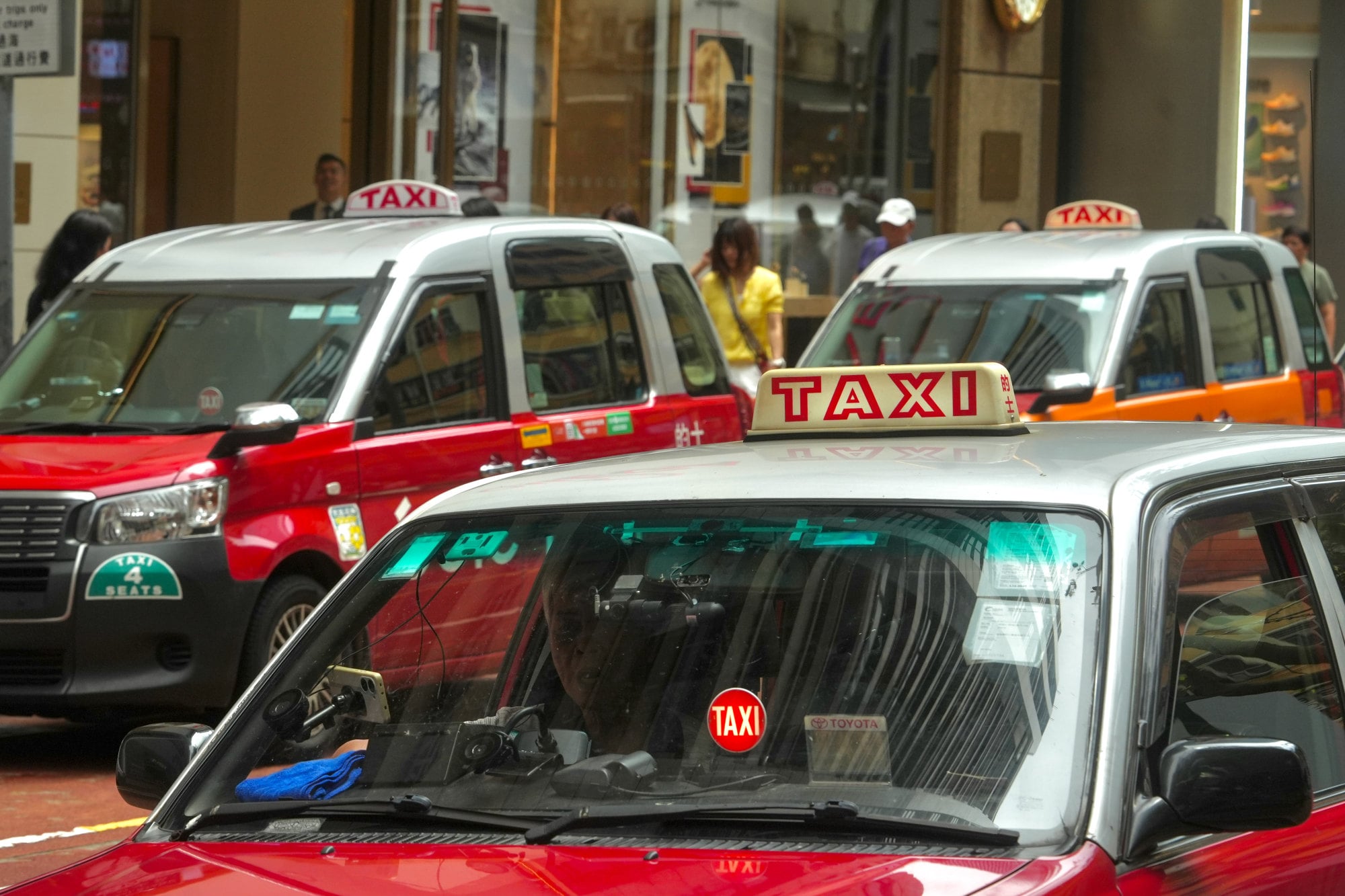 3 Hong Kong taxi drivers banned for 3 months under demerit points system