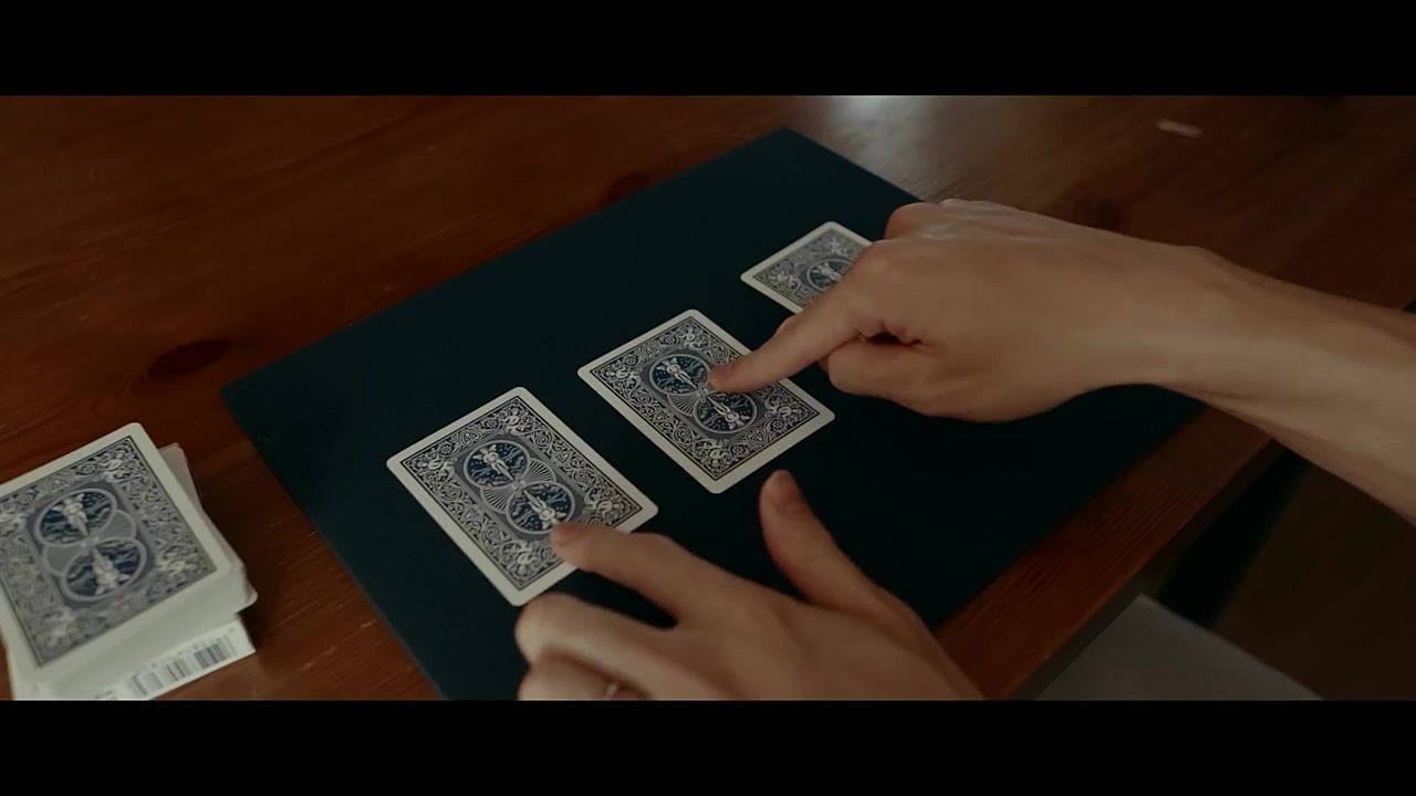The card trick that fools magicians revealed step by step