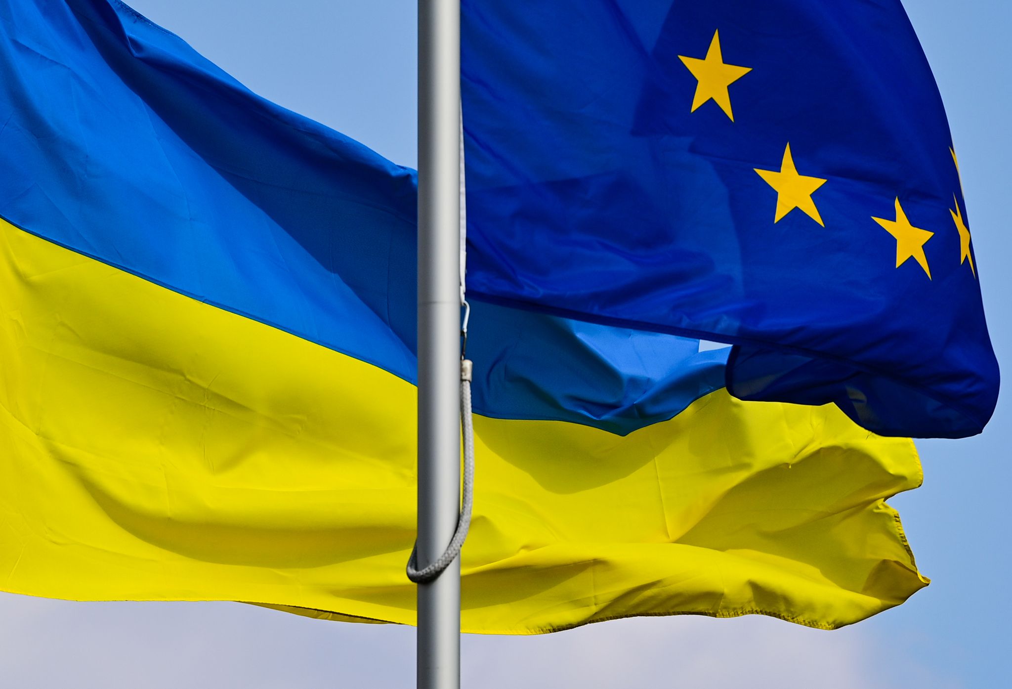 Ukraine receives another €2.86 billion in EU military support