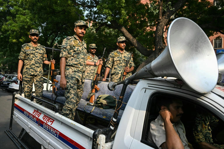India sends 'cockroach' leaders to jail after protest