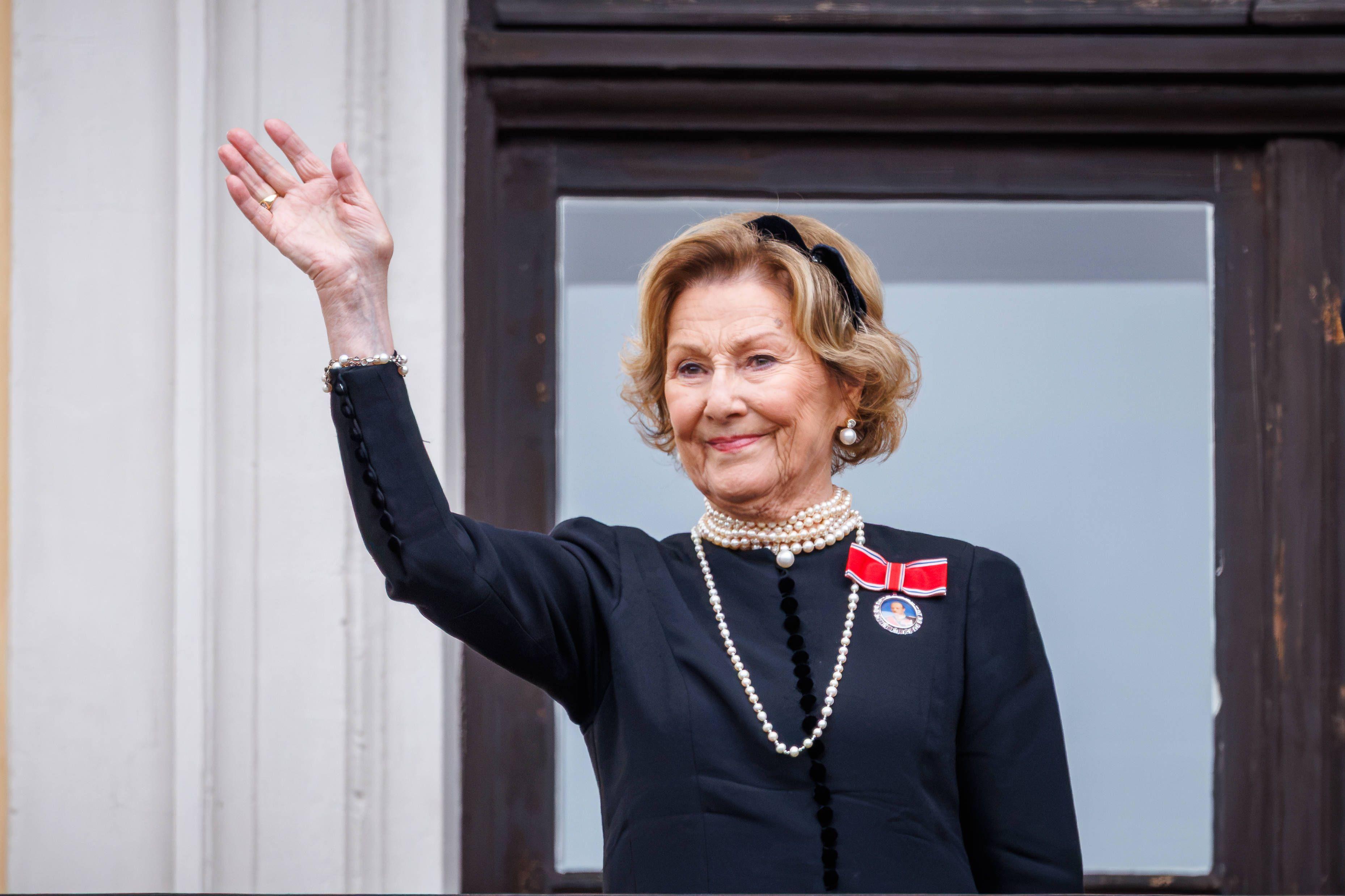Palast erklärt Neuregelung: König Haakon streicht Mutter Sonja die ...