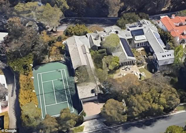 Billy Crystal recalls losing Pacific Palisades home in LA fires