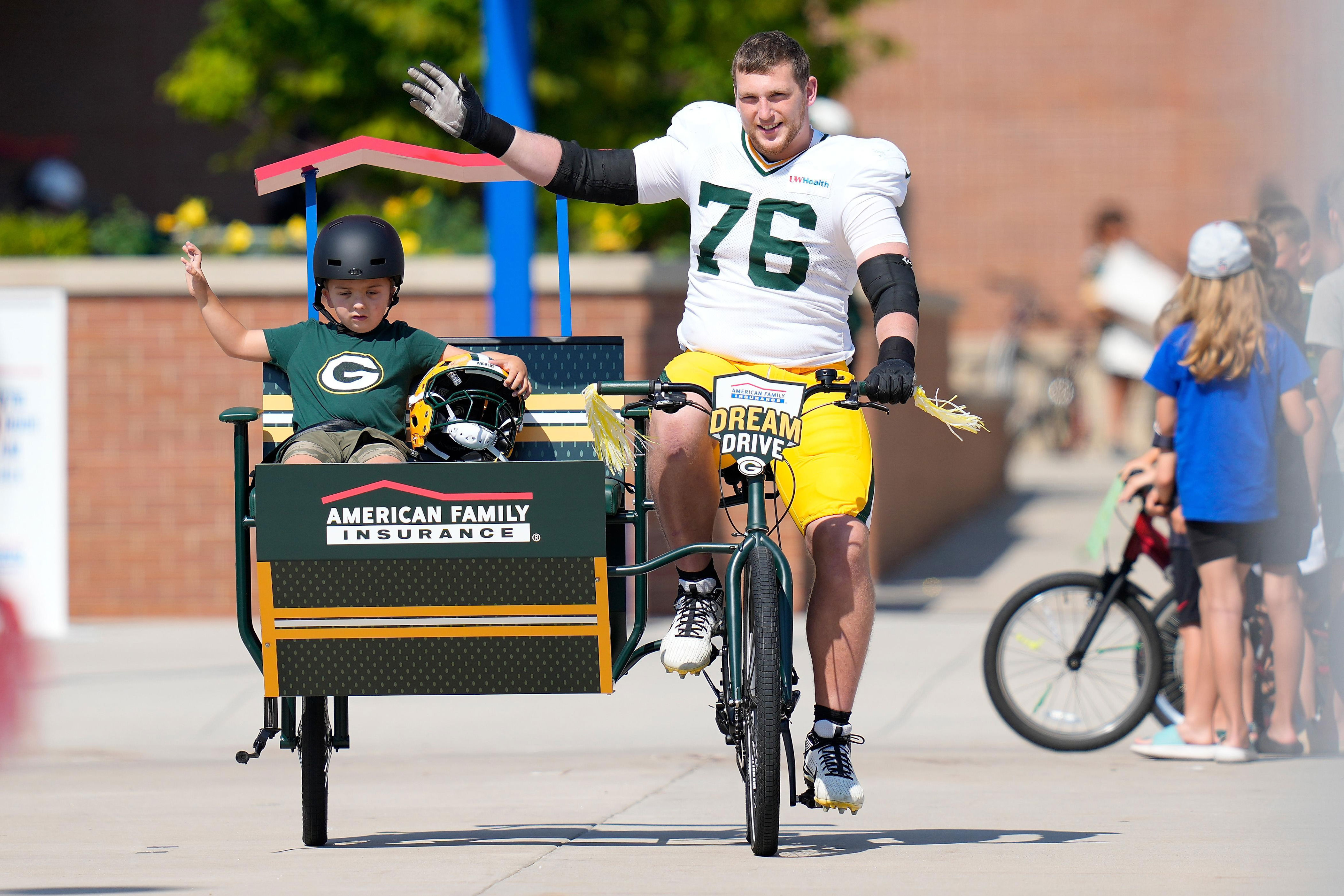 NY Giants sign a guard to bolster their offensive line depth