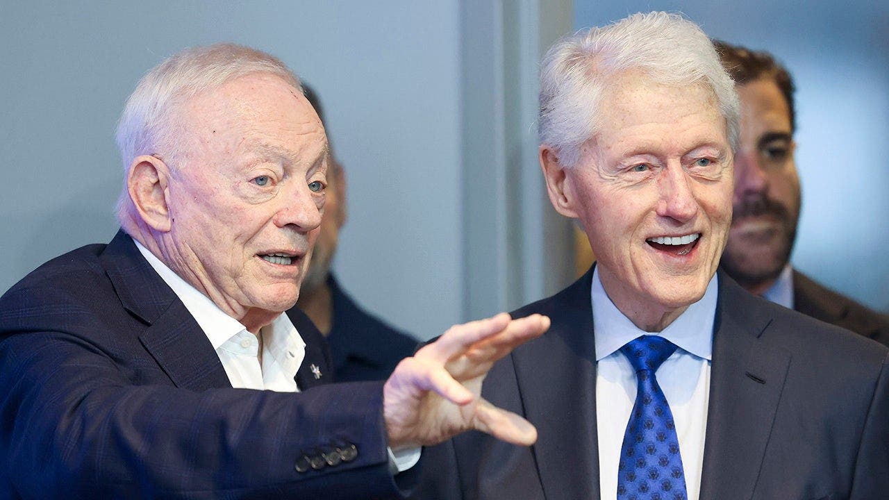 Cowboys owner Jerry Jones shares his retirement plans with a former ...