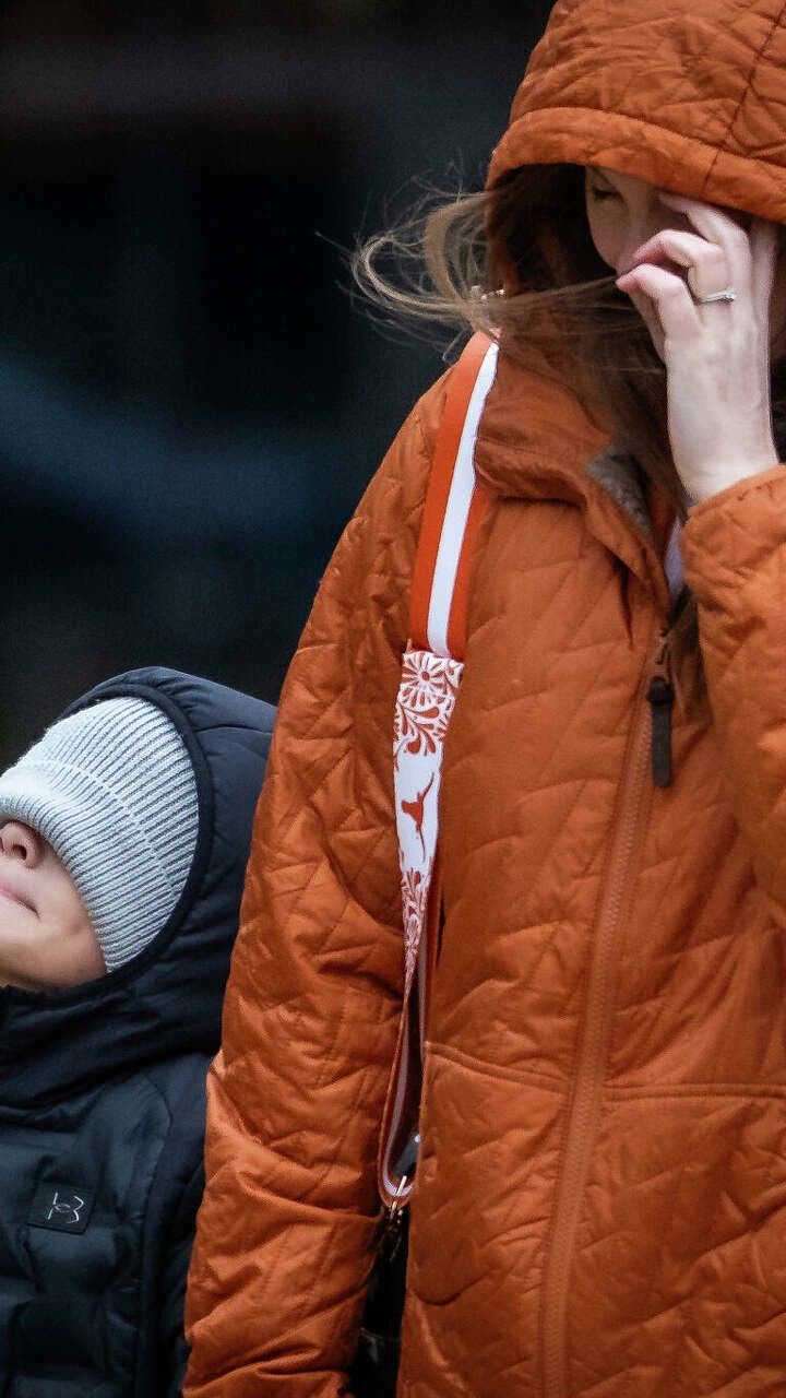 Texas faces near-freeze and wintry mix as massive front sweeps in ...